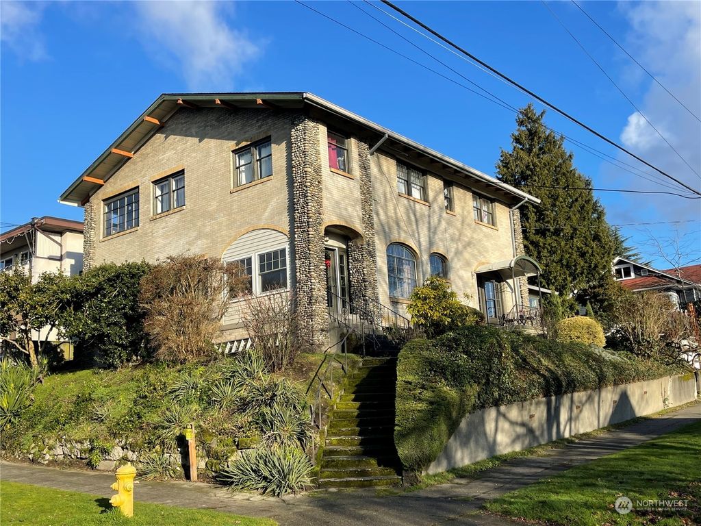 Photo of 4202 Phinney Avenue N, Seattle, WA 98103 (MLS # 2187812)