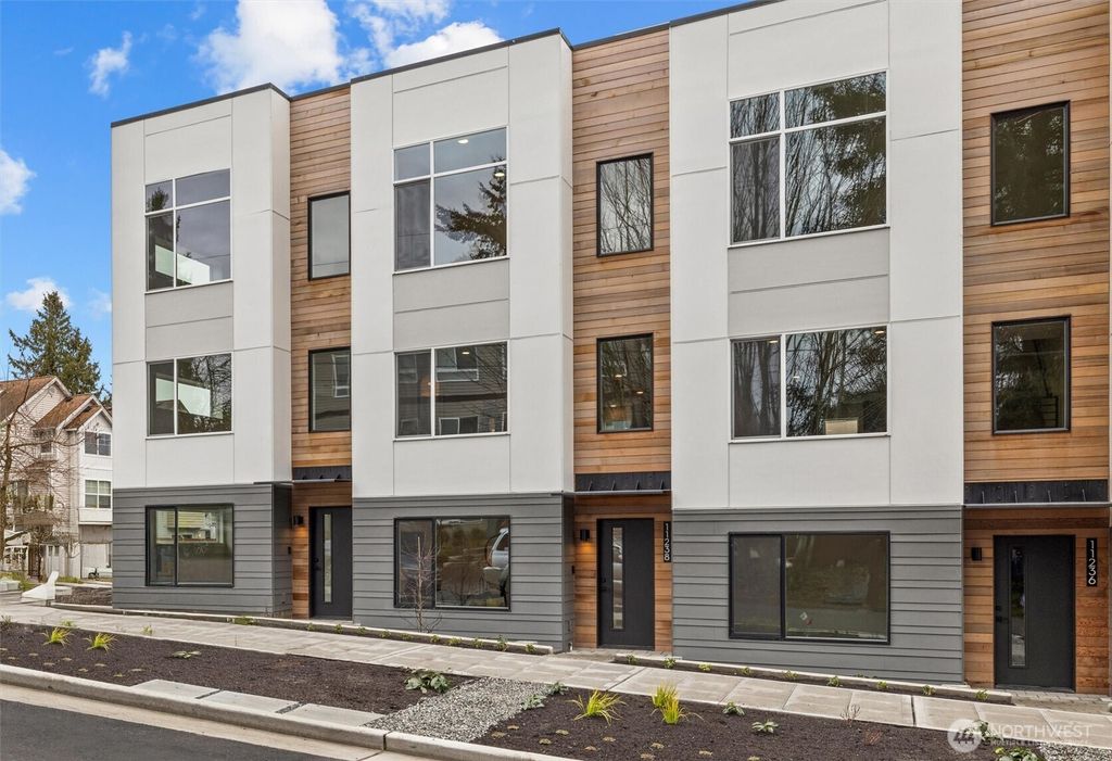 Photo of 11232 Corliss Avenue N, Seattle, WA 98133 (MLS # 2389586)