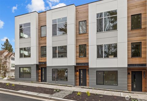 Photo of 11232 Corliss Avenue N, Seattle, WA 98133 (MLS # 2389586)