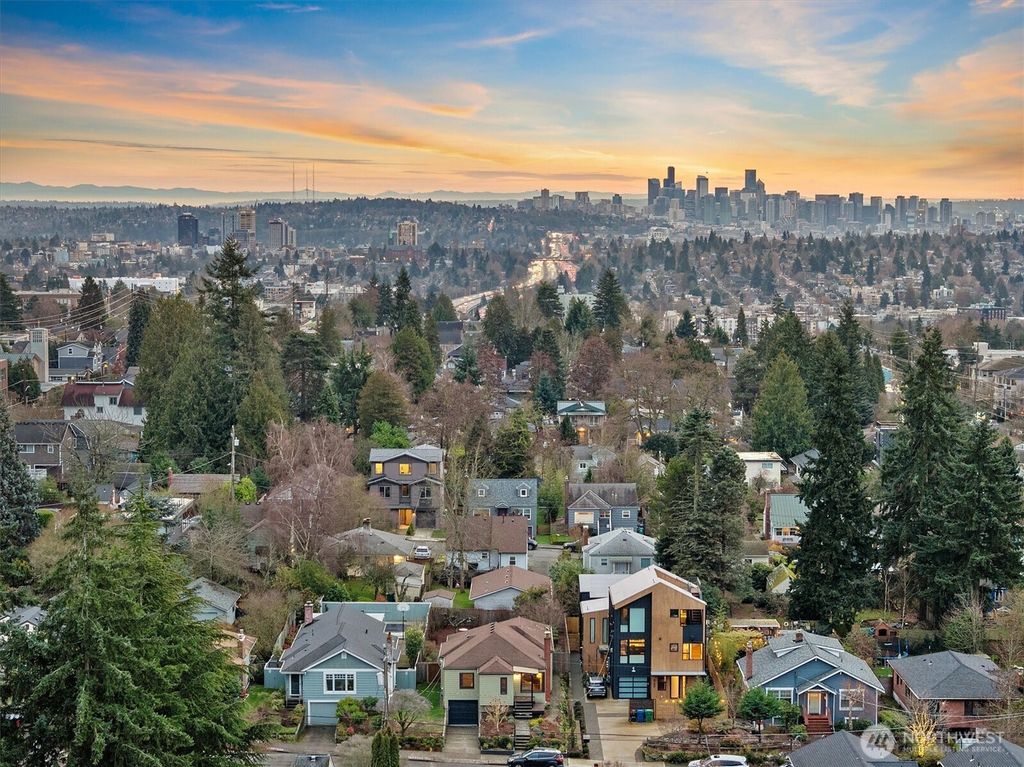 Photo of 533 NE 89th Street, Seattle, WA 98115 (MLS # 2464839)