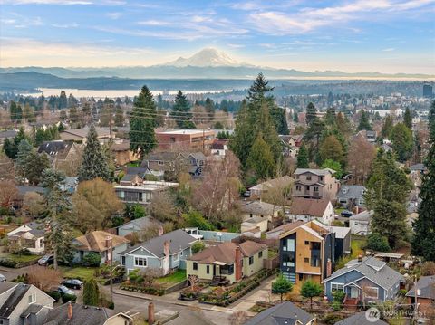 Photo of 533 NE 89th Street, Seattle, WA 98115 (MLS # 2464839)