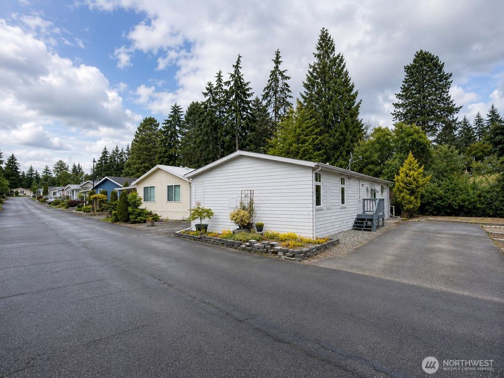 Photo of 2101 S 324th Street #217, Federal Way, WA 98003 (MLS # 2551710)