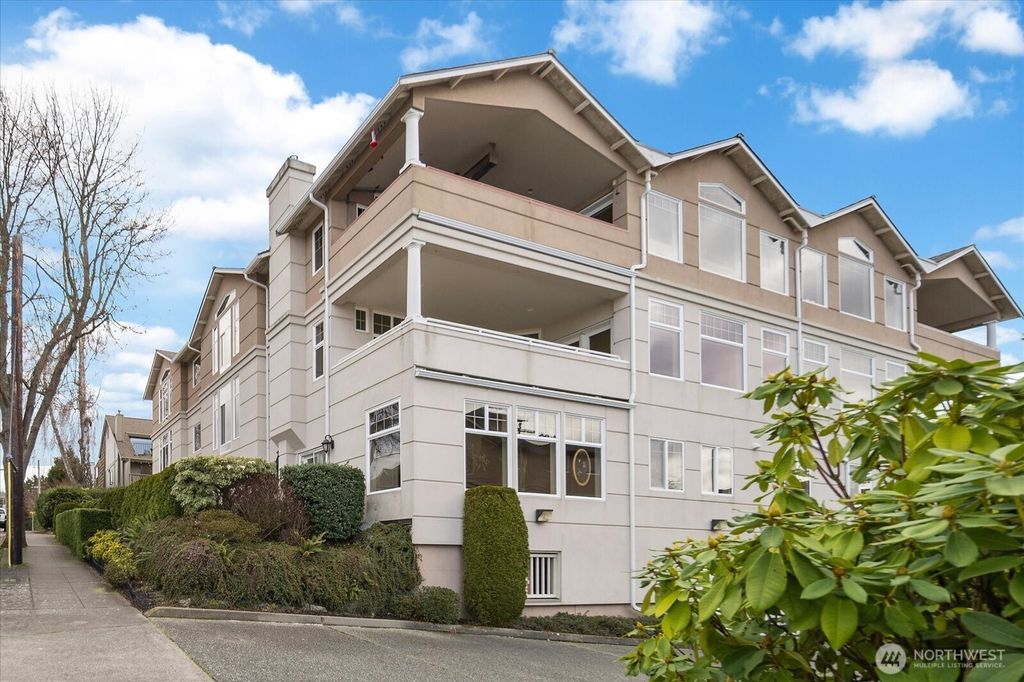 Photo of 546 Walnut Street #201, Edmonds, WA 98020 (MLS # 2486026)