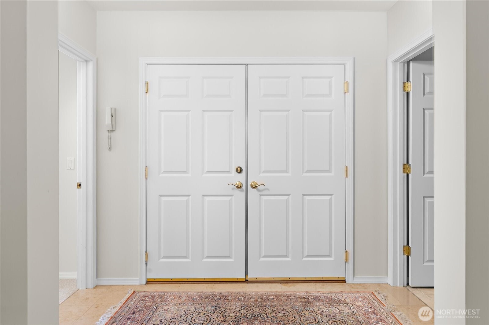 546 Walnut Street 201