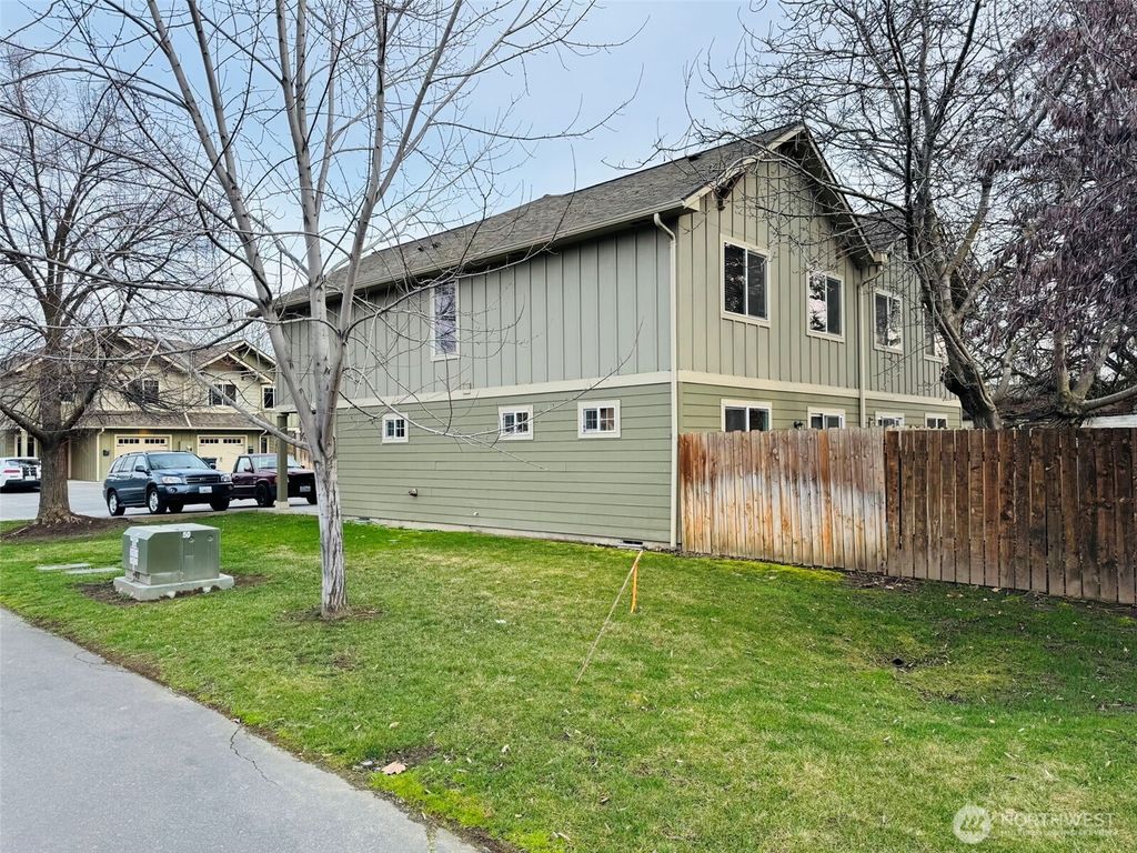 Photo of 218 E Whitman Drive, College Place, WA 99324 (MLS # 2478096)