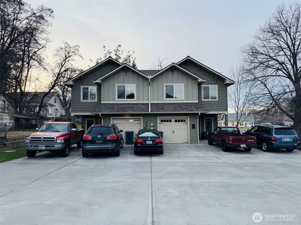 Photo of 218 E Whitman Drive, College Place, WA 99324 (MLS # 2478096)