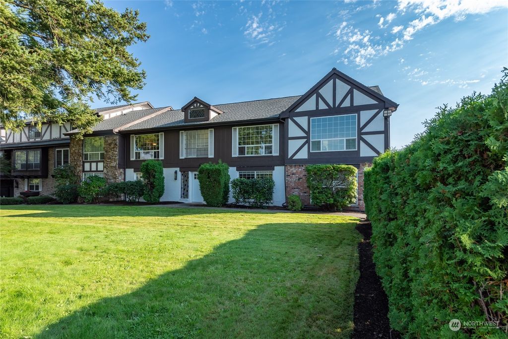 Photo of 3425 S 176th Street #213, SeaTac, WA 98188 (MLS # 2192554)