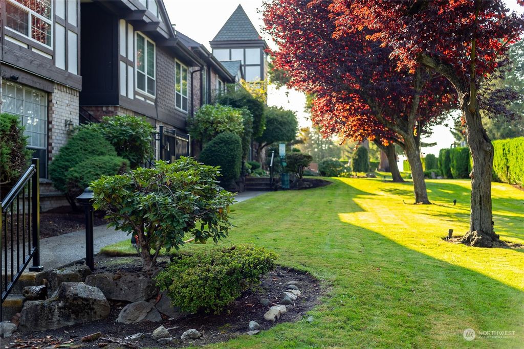 Photo of 3425 S 176th Street #213, SeaTac, WA 98188 (MLS # 2192554)