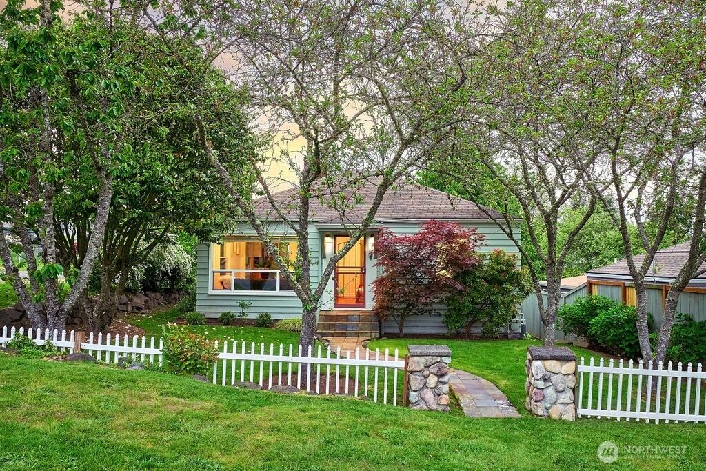 Photo of 4124 SW 104th Street, Seattle, WA 98146 (MLS # 2377270)