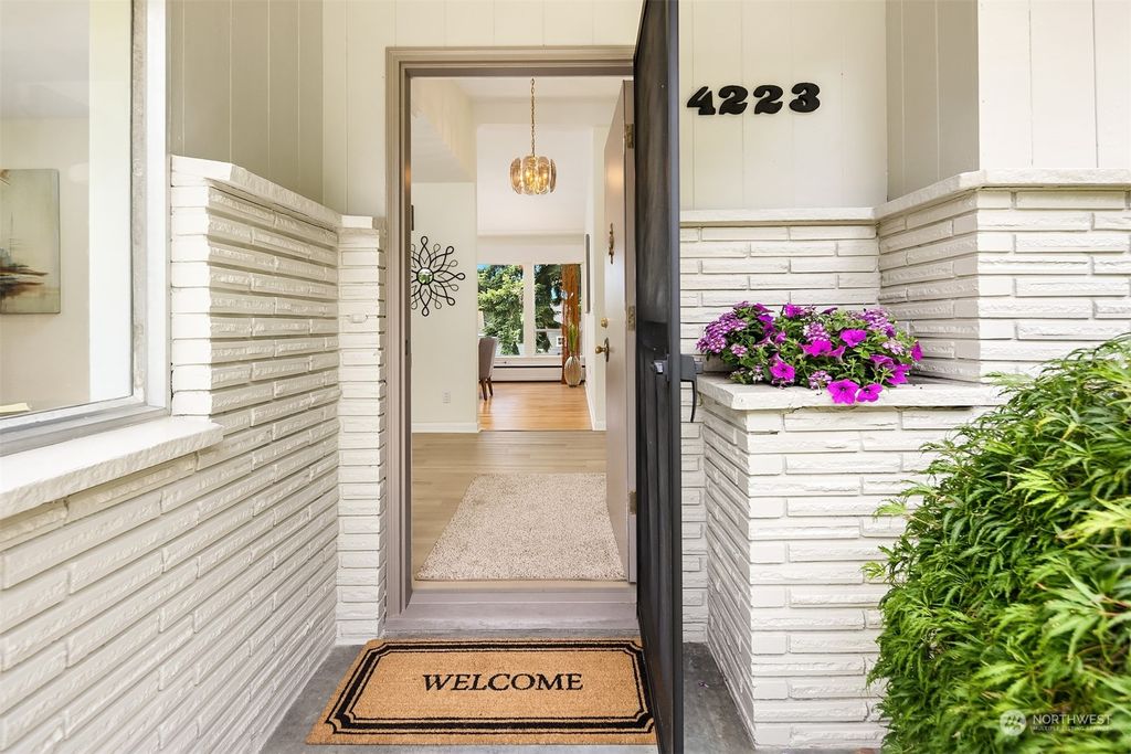 Photo of 4223 86th Avenue SE, Mercer Island, WA 98040 (MLS # 2128347)