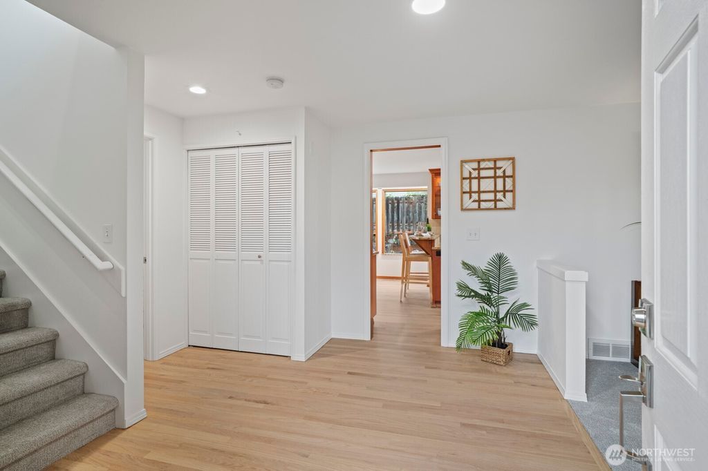 Photo of 14216 SE 51st Street, Bellevue, WA 98006 (MLS # 2492295)