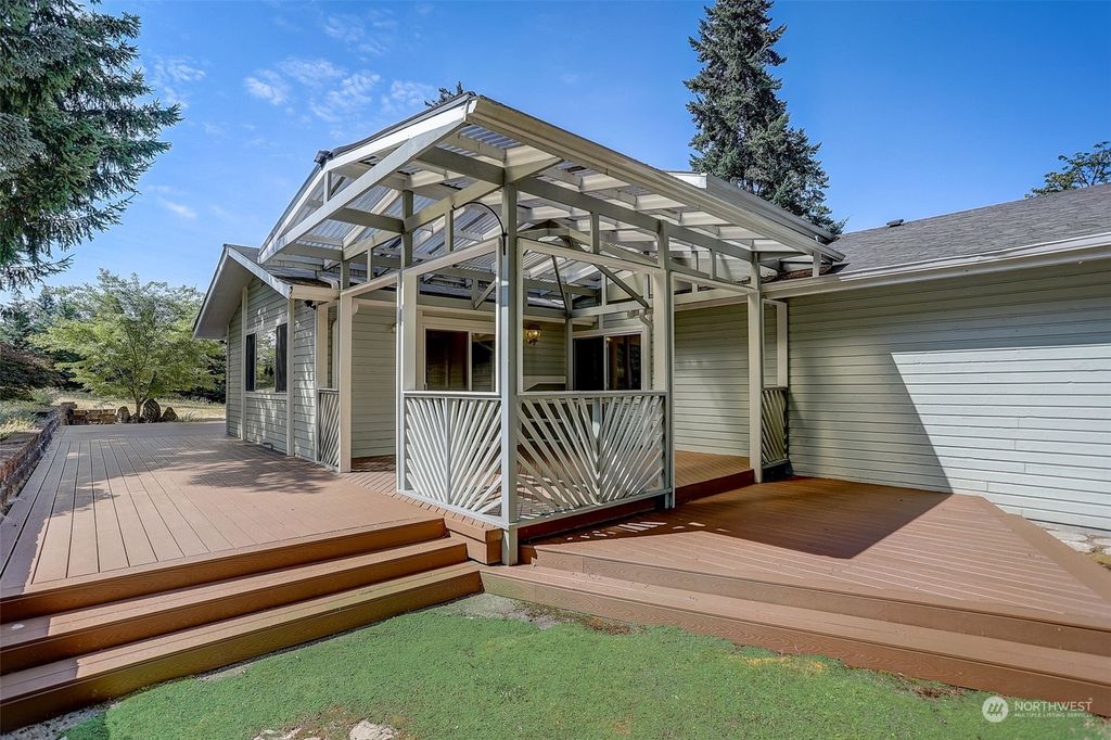 Photo of 18600 E Spring Lake Drive SE, Renton, WA 98058 (MLS # 2144375)