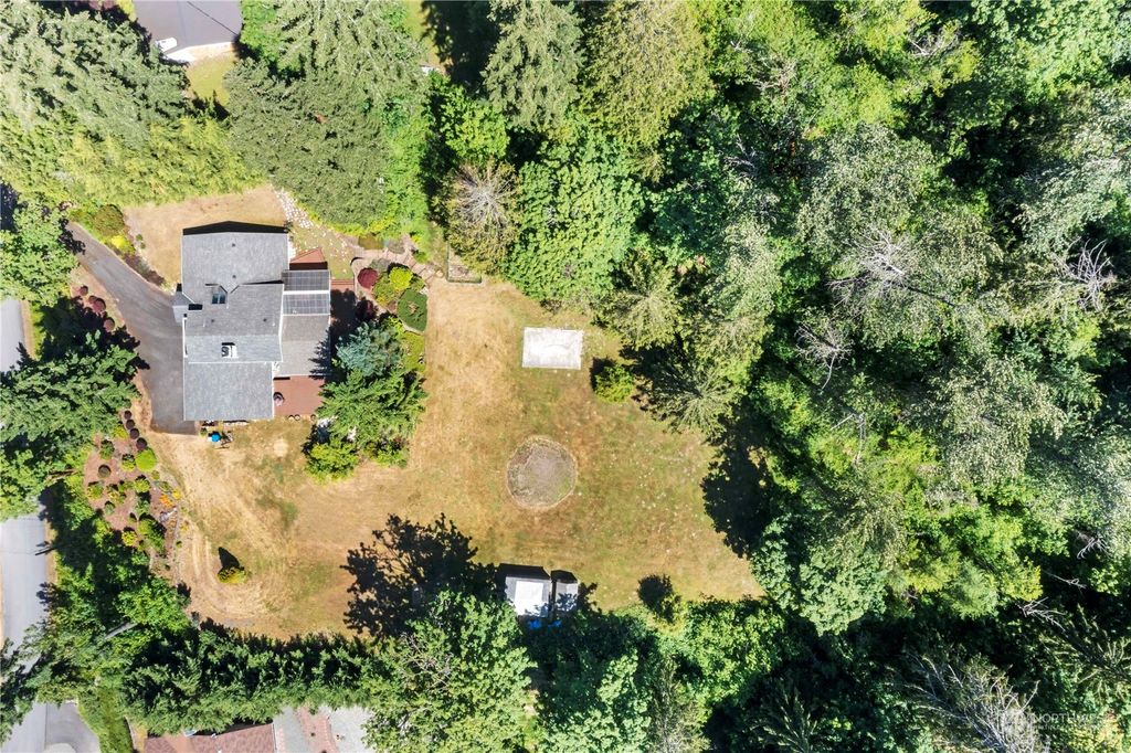 Photo of 18600 E Spring Lake Drive SE, Renton, WA 98058 (MLS # 2144375)