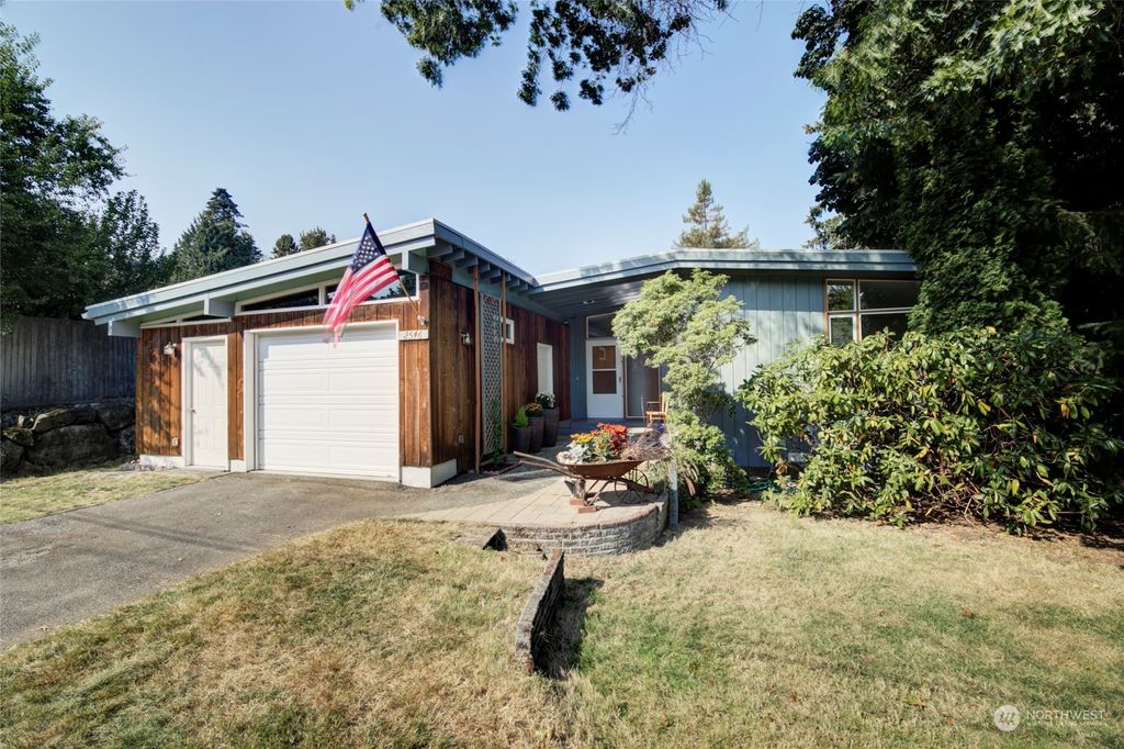 Photo of 2546 NE 106th Place, Seattle, WA 98125 (MLS # 1996102)