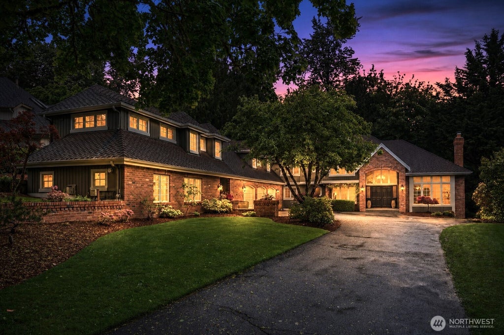 Photo of 18138 NE 130th Place, Redmond, WA 98052 (MLS # 2581185)