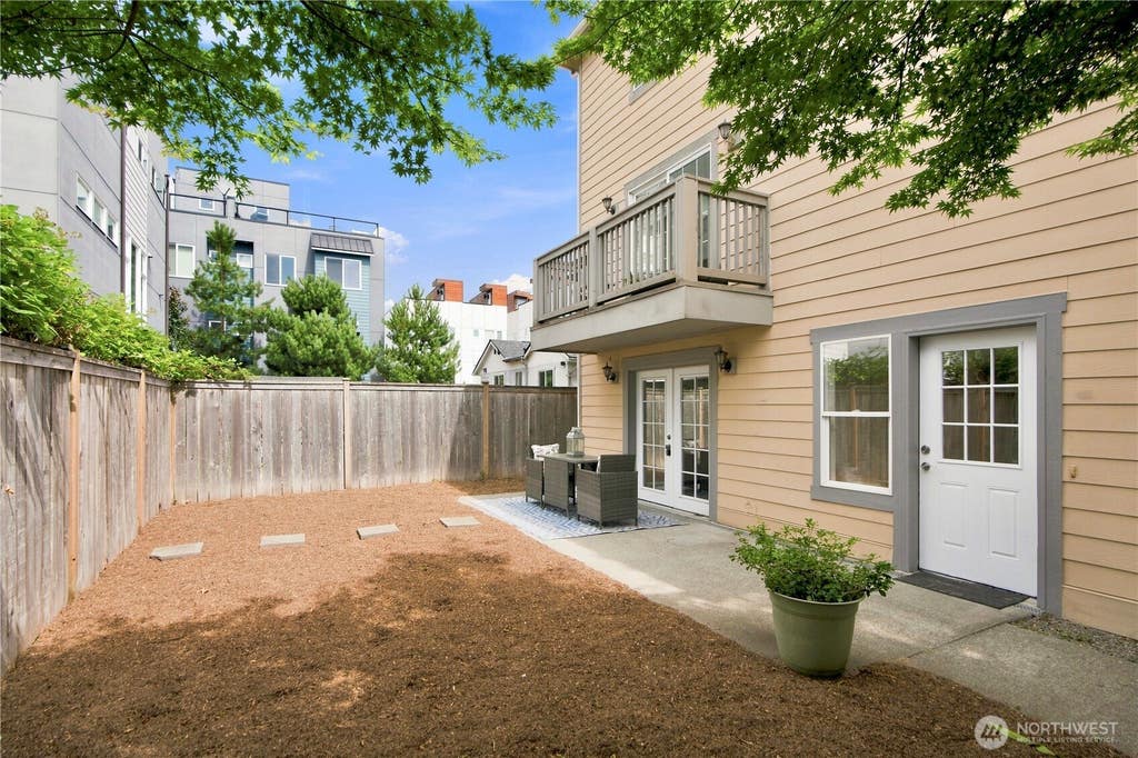 Photo of 2604 SW Genesee St ST, Seattle, WA 98106 (MLS # 2574722)