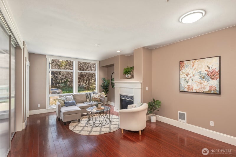 3221 SW Avalon Way 201