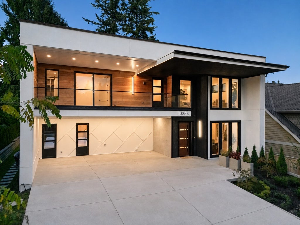 Photo of 10234 NE 20th Place, Bellevue, WA 98004 (MLS # 2593554)