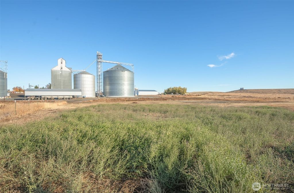 Photo of 601 E 1st St St, Waterville, WA 98858 (MLS # 2452065)