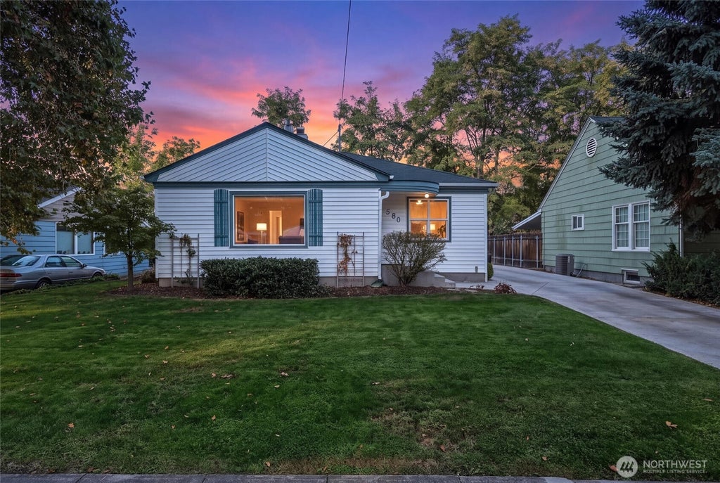 Photo of 380 S 1st Avenue, Walla Walla, WA 99362 (MLS # 2581863)