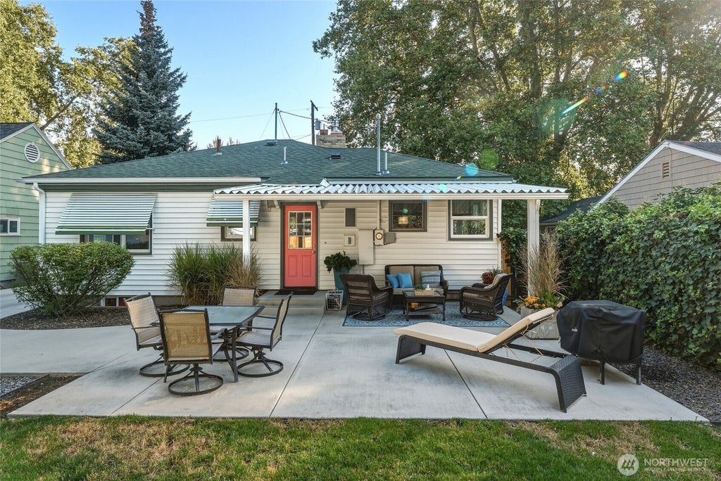 Photo of 380 S 1st Avenue, Walla Walla, WA 99362 (MLS # 2581863)