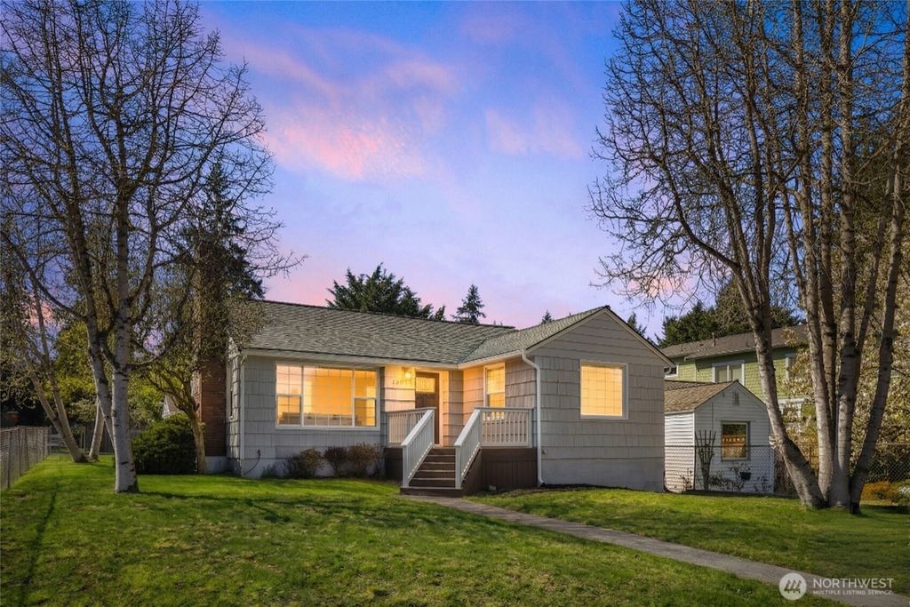 Photo of 13703 Palatine Avenue N, Seattle, WA 98133 (MLS # 2492580)