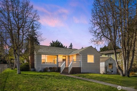 Photo of 13703 Palatine Avenue N, Seattle, WA 98133 (MLS # 2492580)