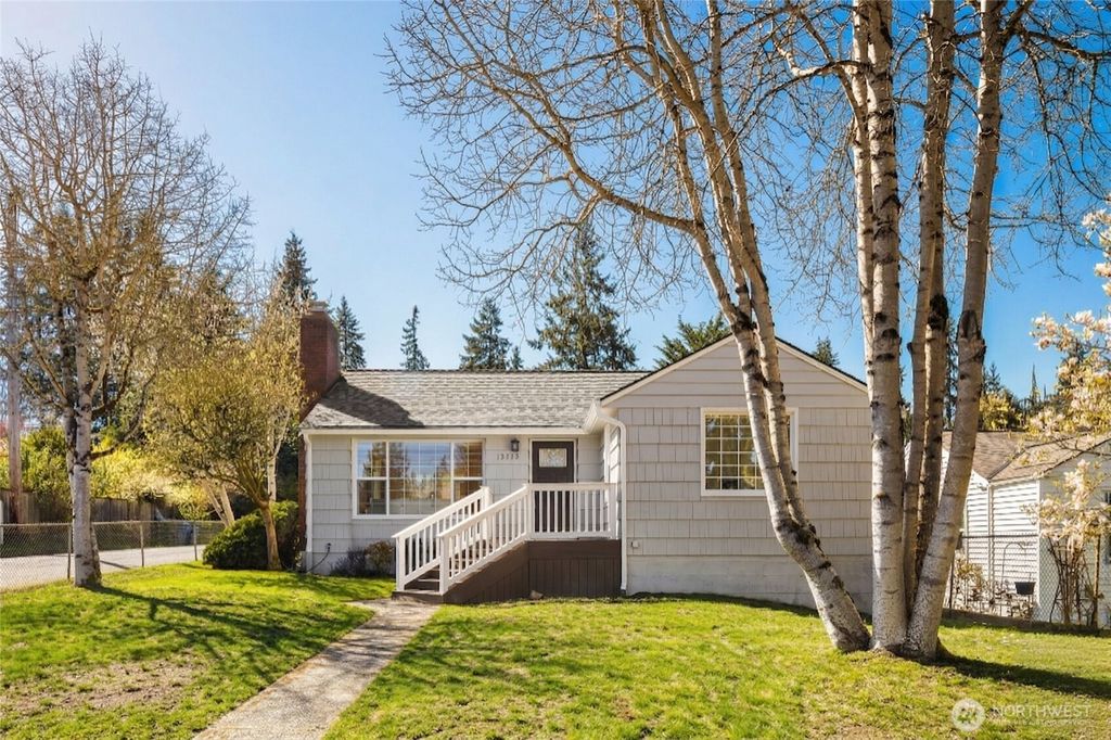 Photo of 13703 Palatine Avenue N, Seattle, WA 98133 (MLS # 2492580)