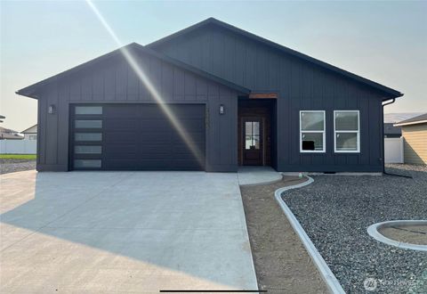 Photo of 2385 Hunter Street, Ephrata, WA 98823 (MLS # 2464649)