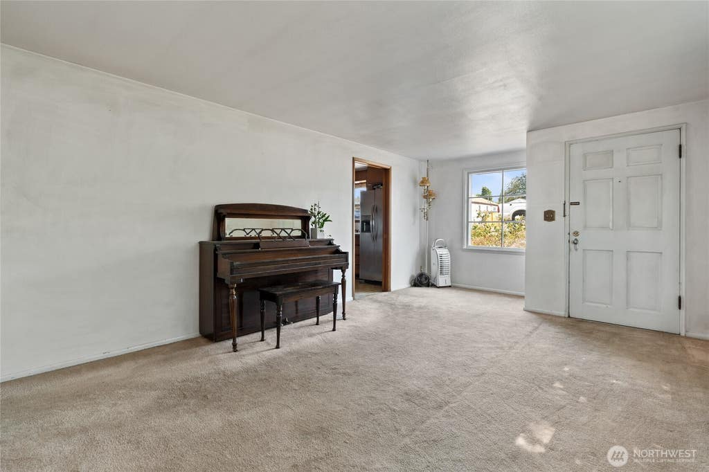 Photo of 16639 35th Avenue S, SeaTac, WA 98188 (MLS # 2560671)