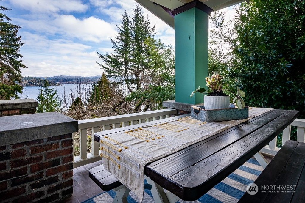 Photo of 9767 Arrowsmith Avenue S, Seattle, WA 98118 (MLS # 2035411)