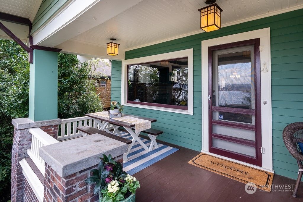 Photo of 9767 Arrowsmith Avenue S, Seattle, WA 98118 (MLS # 2035411)