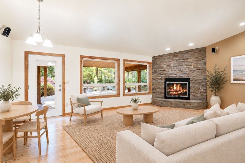 301 E Wildflower Lane