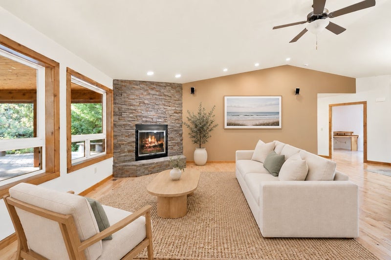 301 E Wildflower Lane