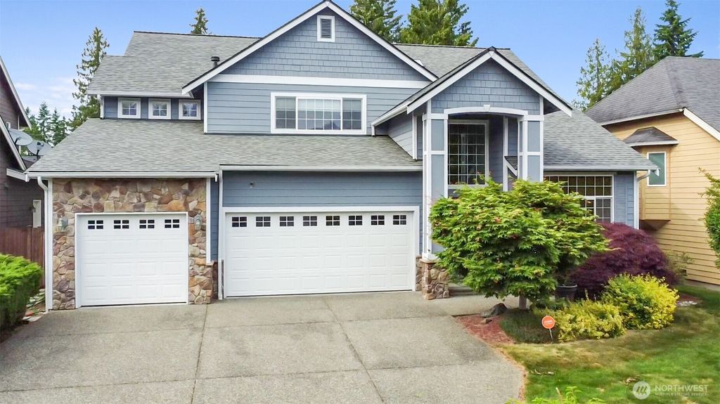 Photo of 931 196th Place SW, Lynnwood, WA 98036 (MLS # 2388015)