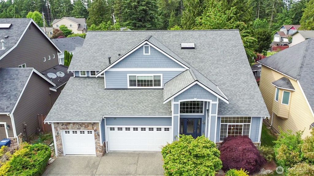 Photo of 931 196th Place SW, Lynnwood, WA 98036 (MLS # 2388015)