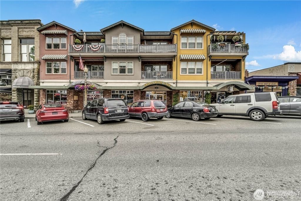 Photo of 1020 1st Street #304, Snohomish, WA 98290 (MLS # 2484098)