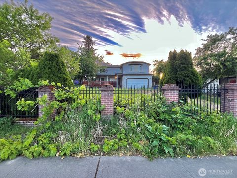 Photo of 14231 53rd Avenue S, Tukwila, WA 98168 (MLS # 2523800)