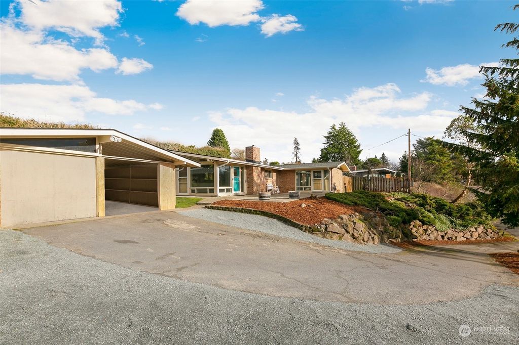 Photo of 23014 17th Avenue S, Des Moines, WA 98198 (MLS # 2038840)
