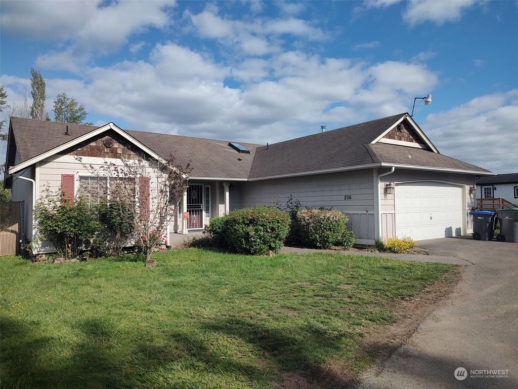 Photo of 206 8th Avenue N, Algona, WA 98001 (MLS # 2242345)