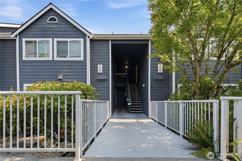Photo of 12611 109th CT NE CT #J202, Kirkland, WA 98034 (MLS # 2565945)