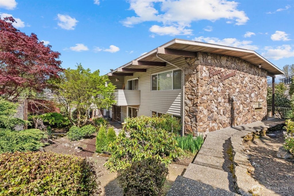 Photo of 315 10th Avenue S #101, Kirkland, WA 98033 (MLS # 2504542)