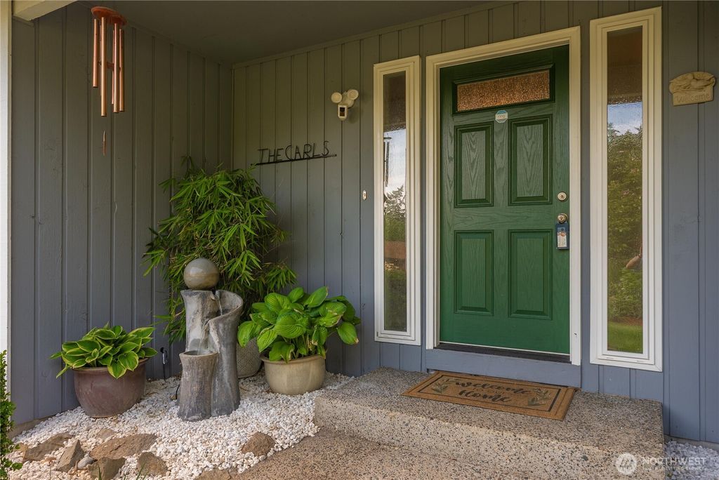 Photo of 3706 S 256th Court, Kent, WA 98032 (MLS # 2523418)