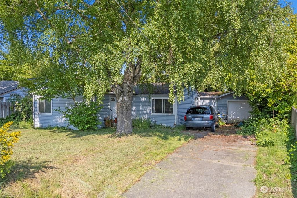 Photo of 18412 12th Avenue NE, Shoreline, WA 98155 (MLS # 2075490)