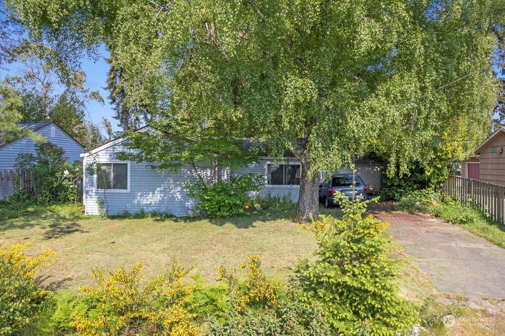 Photo of 18412 12th Avenue NE, Shoreline, WA 98155 (MLS # 2075490)