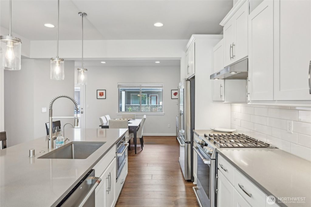 Photo of 1089 7th Avenue NE, Issaquah, WA 98029 (MLS # 2370501)