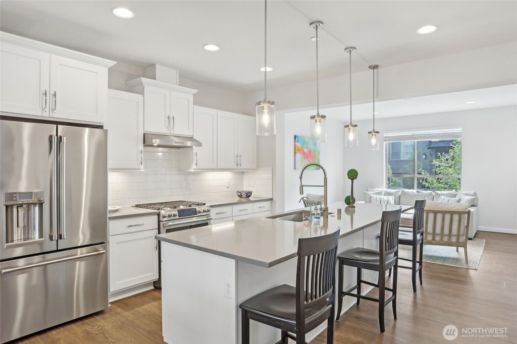Photo of 1089 7th Avenue NE, Issaquah, WA 98029 (MLS # 2370501)