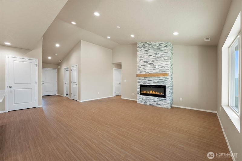 219 Poplar Street NE