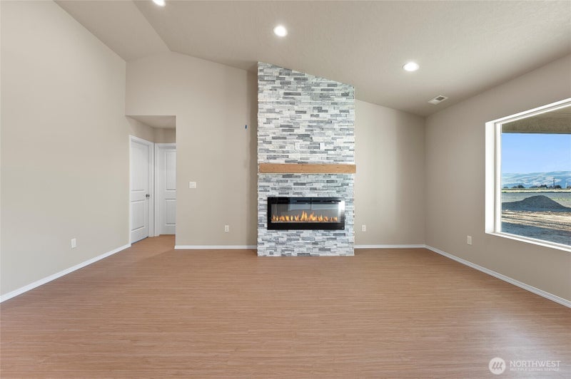 219 Poplar Street NE