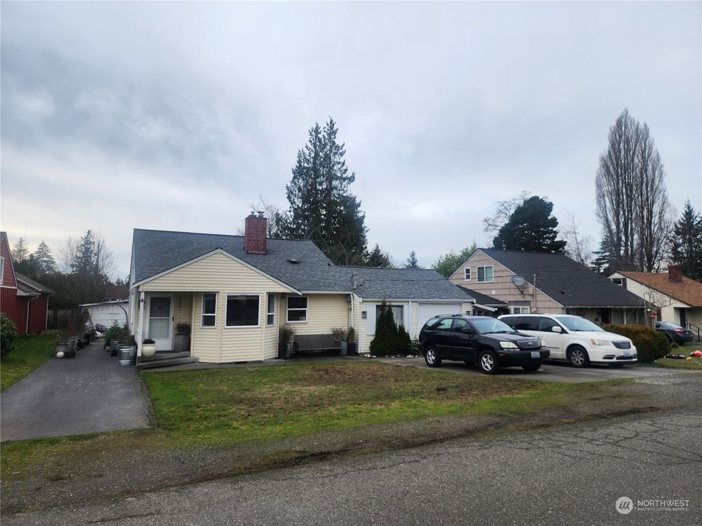 Photo of 15821 16th Avenue SW, Burien, WA 98166 (MLS # 2320532)